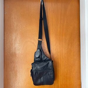 •Buxton leather crossbody sling back satchel•